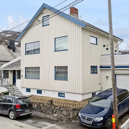 - Проживание в семье *