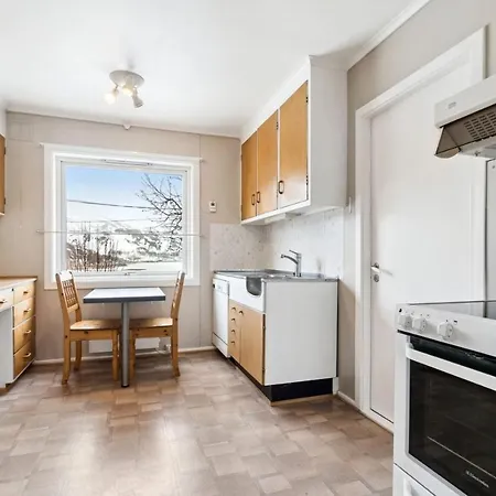 Проживание в семье - *